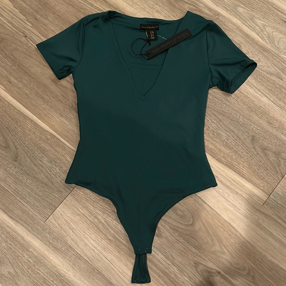 💚 NWT House of Harlow Top